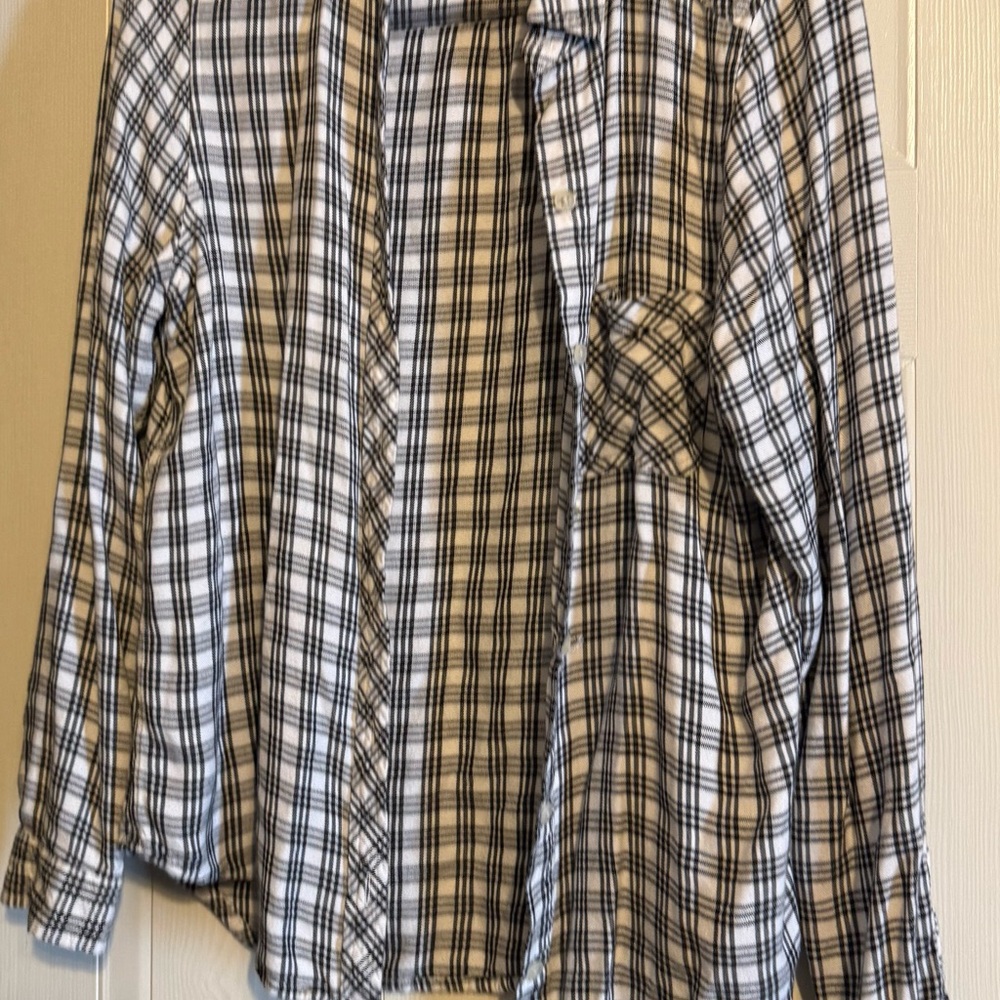 Universal Thread Black & White Plaid Button-Down Shirt